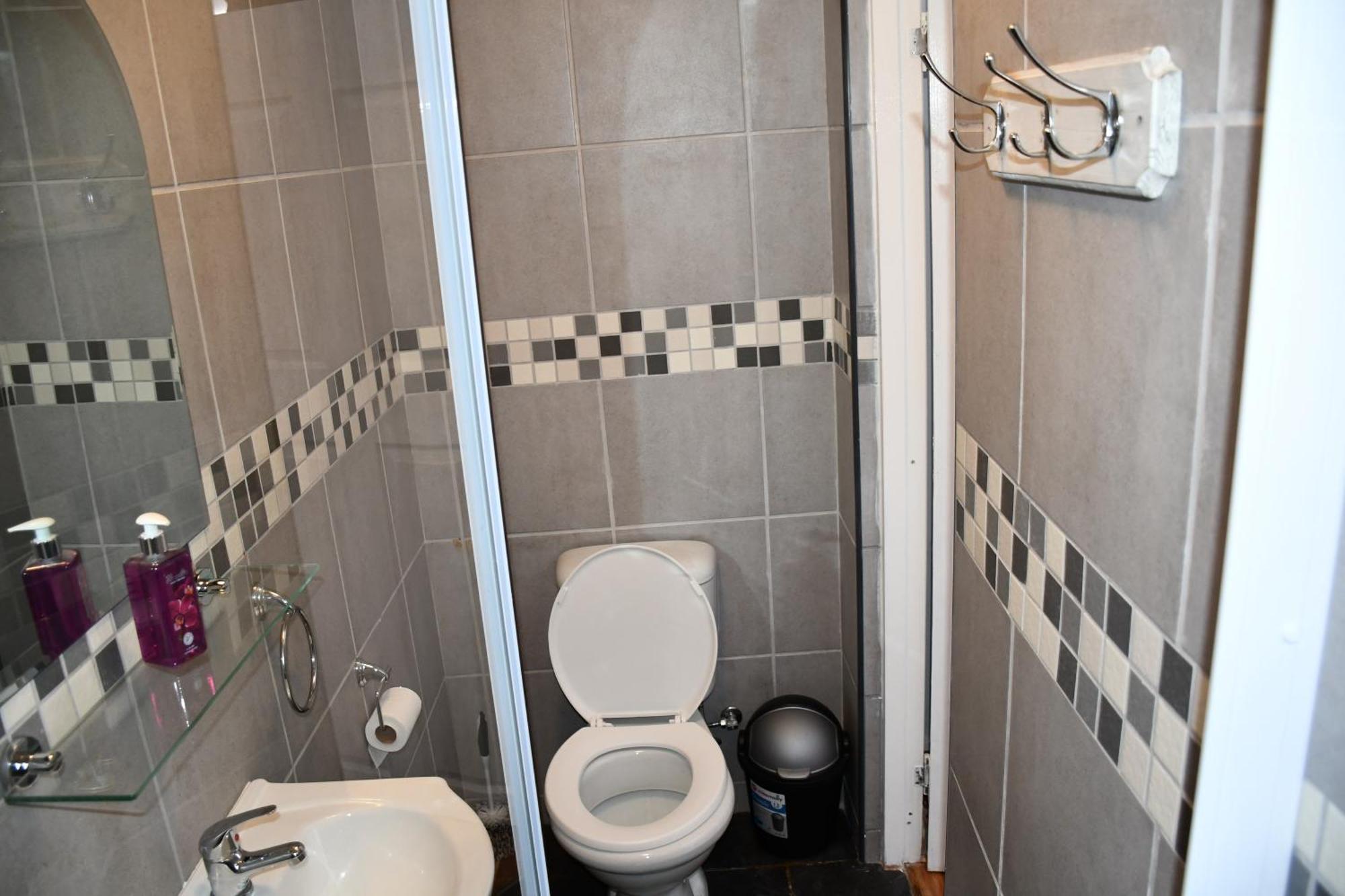 Friendz Guesthouse Найсне Номер фото